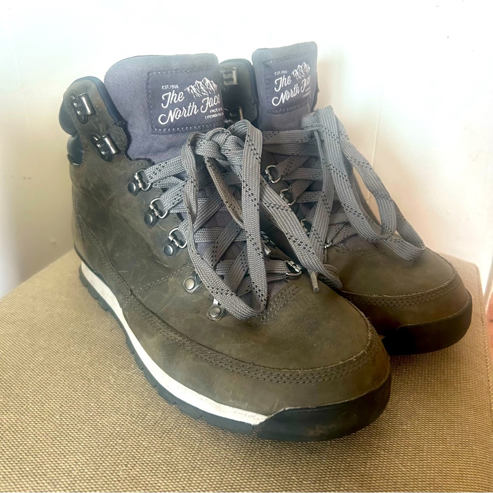 The North Face Back-To-Berkeley Green Hiking Boot Men’s Size 9 Women’s Size 10.5